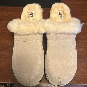Ugg Australia Kalie clog leather Sherpa lined wooden block heel size 8-8.5